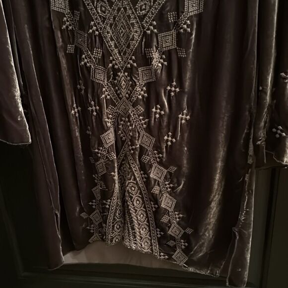Johnny Was by JWTA Shoba Velvet
Coffee Bean Tunic - XS - NWT - Picture 9 of 15